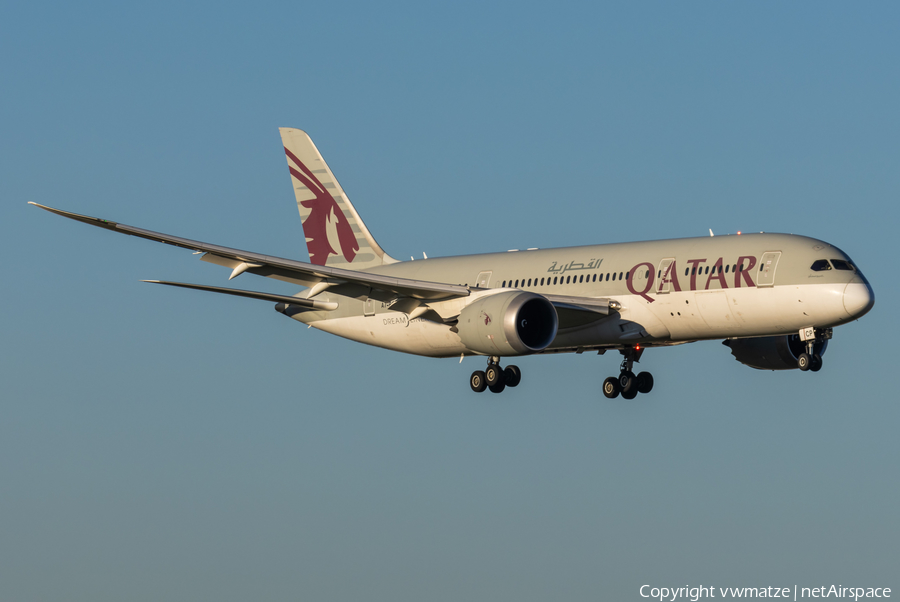 Qatar Airways Boeing 787-8 Dreamliner (A7-BCP) | Photo 606082