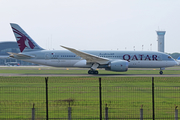 Qatar Airways Boeing 787-8 Dreamliner (A7-BCW) at  Jakarta - Soekarno-Hatta International, Indonesia