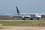 Qatar Airways Boeing 787-8 Dreamliner (A7-BDD) at  Manchester - International (Ringway), United Kingdom