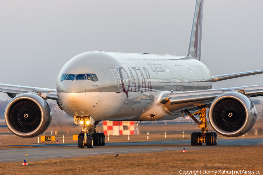 Qatar Airways Boeing 777-3DZ(ER) (A7-BEB) | Photo 225036