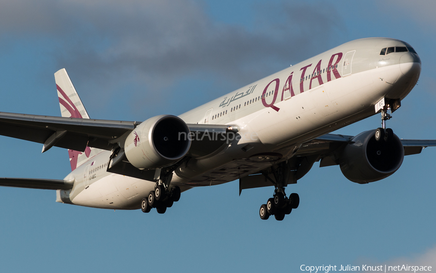 Qatar Airways Boeing 777-3DZ(ER) (A7-BEC) | Photo 138022