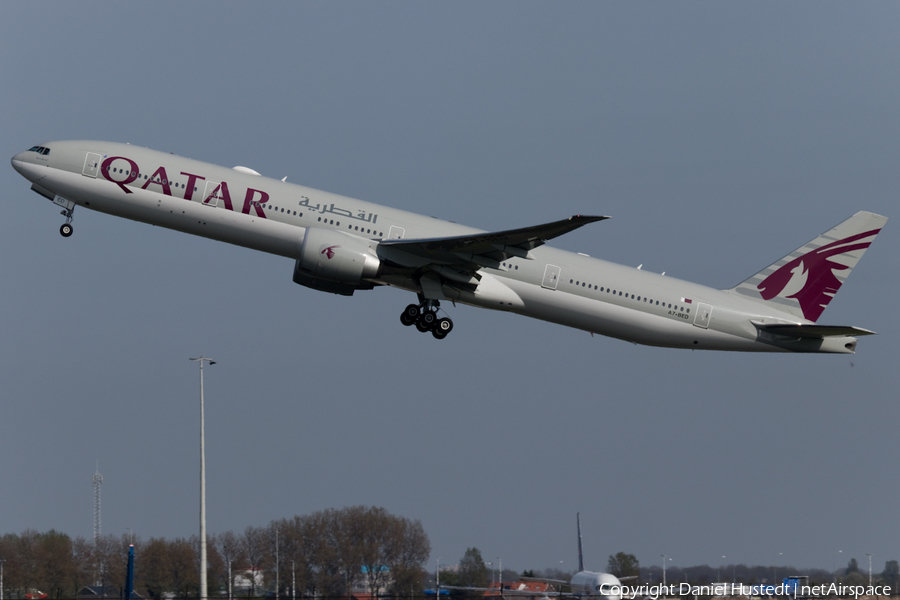 Qatar Airways Boeing 777-3DZ(ER) (A7-BED) | Photo 426087