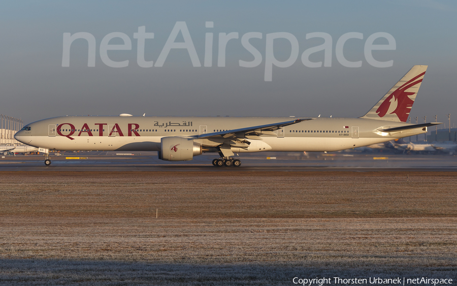 Qatar Airways Boeing 777-3DZ(ER) (A7-BED) | Photo 370602