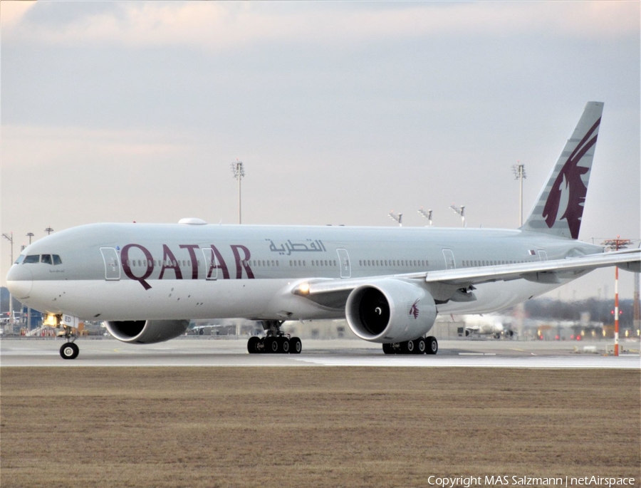 Qatar Airways Boeing 777-3DZ(ER) (A7-BED) | Photo 375117