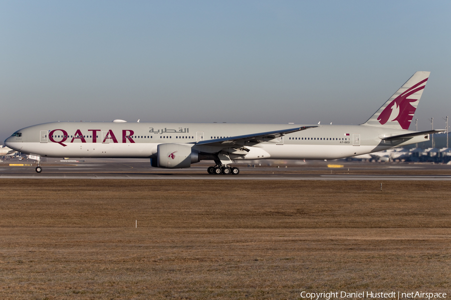 Qatar Airways Boeing 777-3DZ(ER) (A7-BED) | Photo 420316