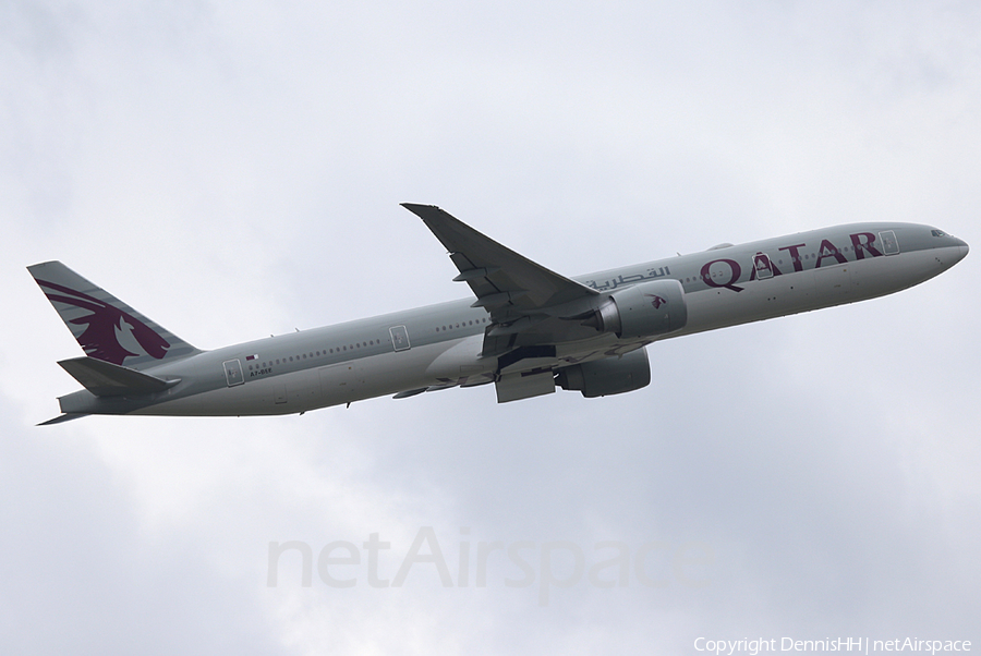 Qatar Airways Boeing 777-3DZ(ER) (A7-BEE) | Photo 445354