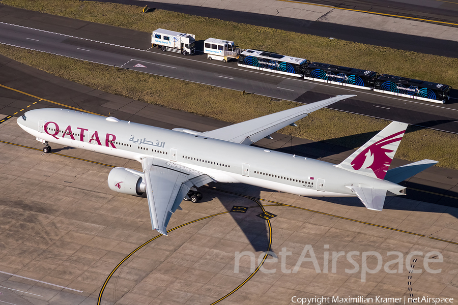Qatar Airways Boeing 777-3DZ(ER) (A7-BEF) | Photo 390236