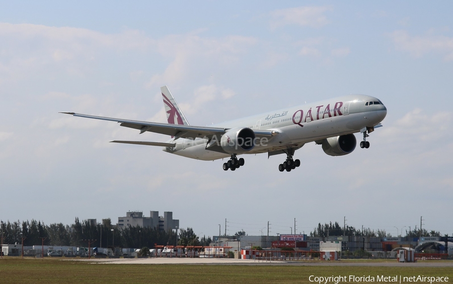 Qatar Airways Boeing 777-3DZ(ER) (A7-BEG) | Photo 435089