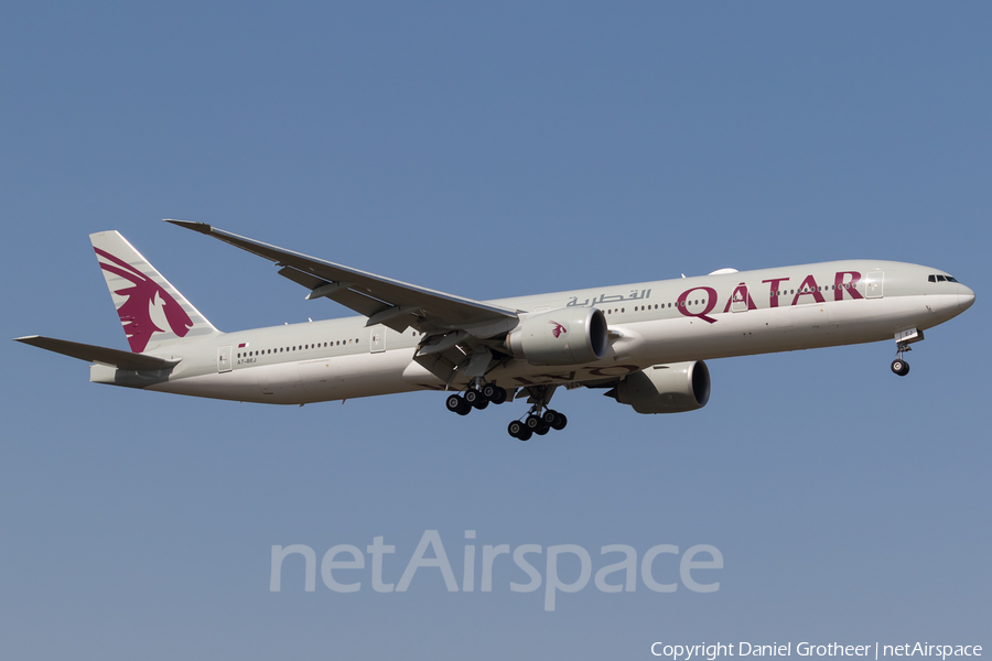 Qatar Airways Boeing 777-3DZ(ER) (A7-BEJ) | Photo 238408
