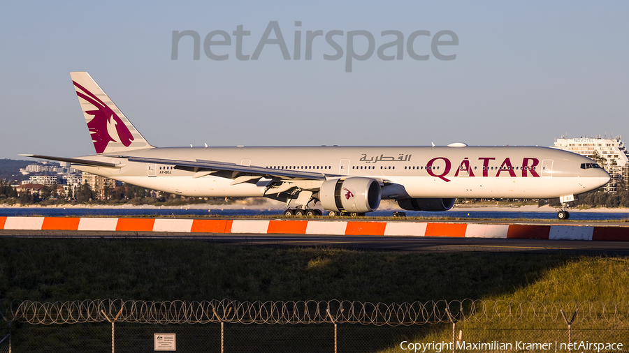 Qatar Airways Boeing 777-3DZ(ER) (A7-BEJ) | Photo 391480