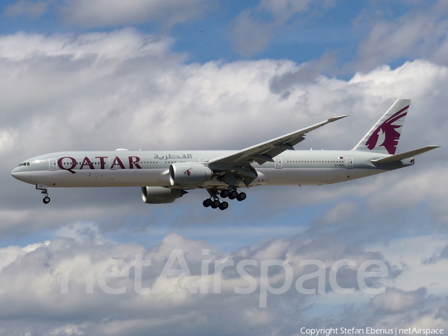 Qatar Airways Boeing 777-3DZ(ER) (A7-BEK) | Photo 393182