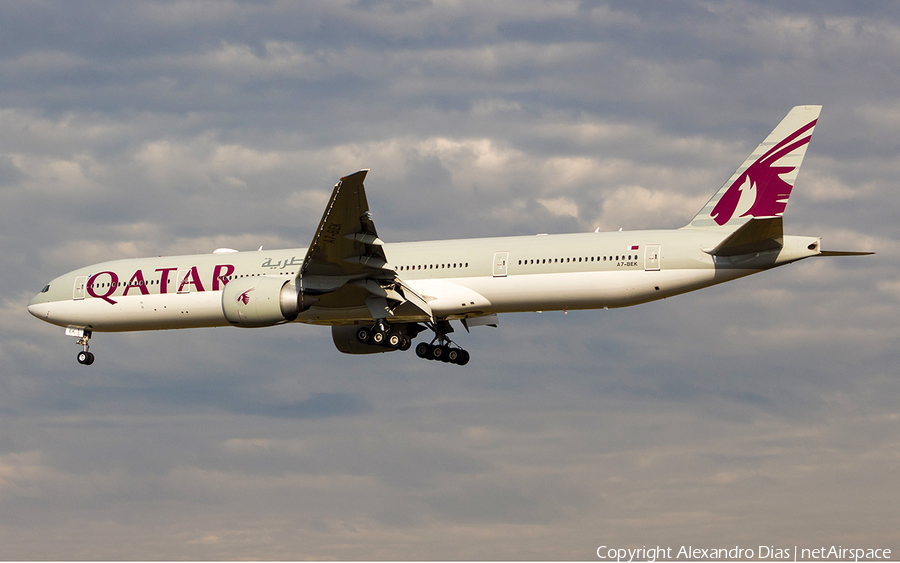 Qatar Airways Boeing 777-3DZ(ER) (A7-BEK) | Photo 519536
