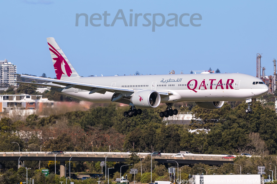 Qatar Airways Boeing 777-3DZ(ER) (A7-BEM) | Photo 390876
