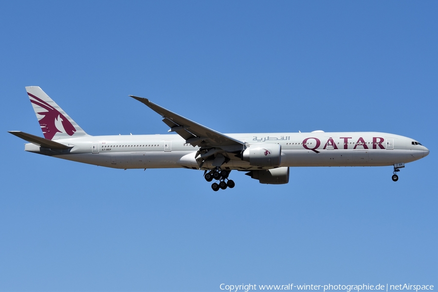 Qatar Airways Boeing 777-3DZ(ER) (A7-BEP) | Photo 476842