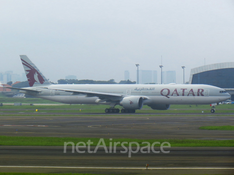 Qatar Airways Boeing 777-3DZ(ER) (A7-BES) at  Jakarta - Soekarno-Hatta International, Indonesia