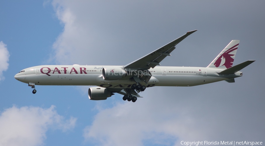 Qatar Airways Boeing 777-3DZ(ER) (A7-BEV) | Photo 349222