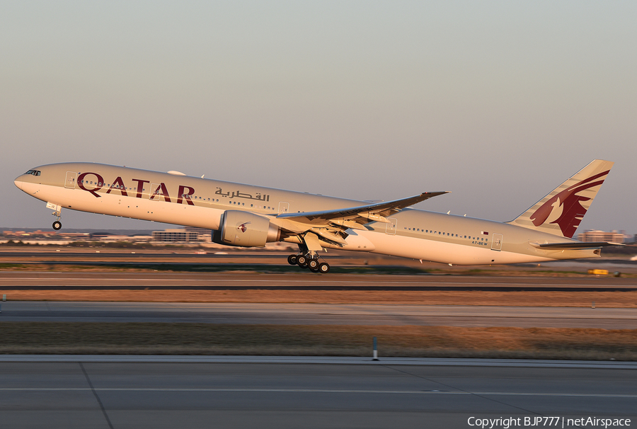 Qatar Airways Boeing 777-3DZ(ER) (A7-BEW) | Photo 307233