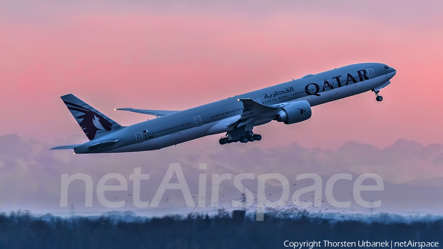 Qatar Airways Boeing 777-3DZ(ER) (A7-BEX) | Photo 367097