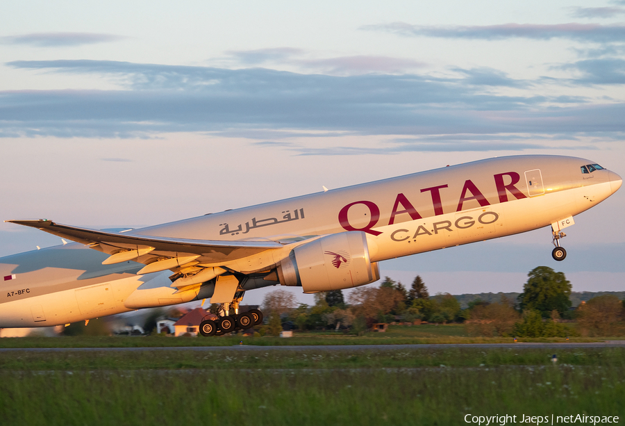 Qatar Airways Cargo Boeing 777-FDZ (A7-BFC) | Photo 449135
