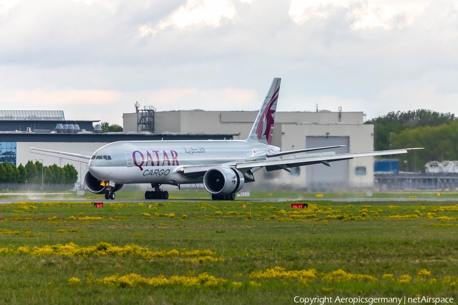 Qatar Airways Cargo Boeing 777-FDZ (A7-BFD) | Photo 393856