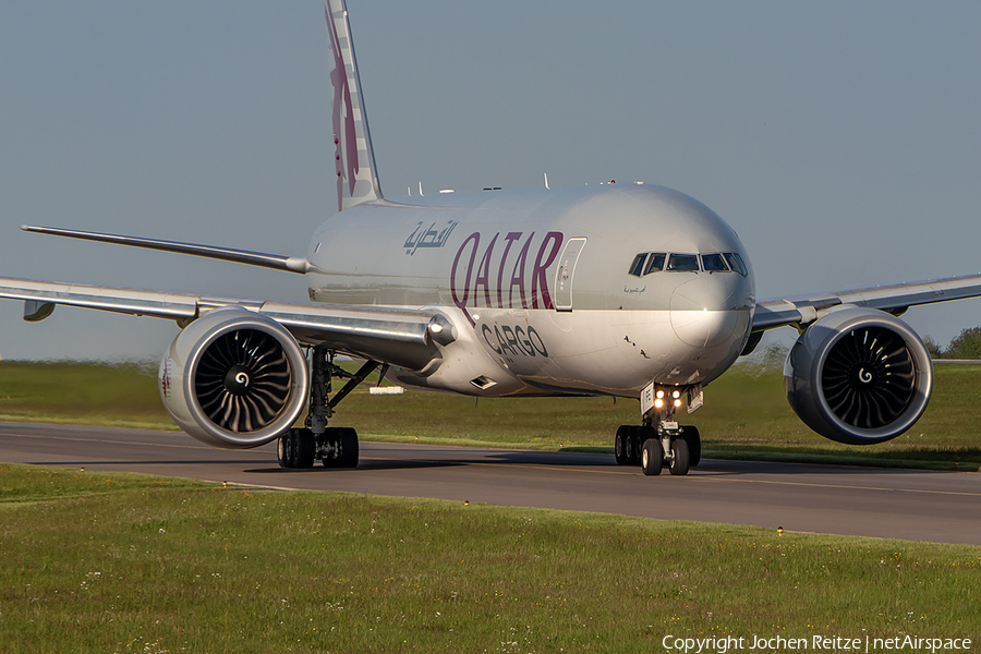 Qatar Airways Cargo Boeing 777-FDZ (A7-BFE) | Photo 242761