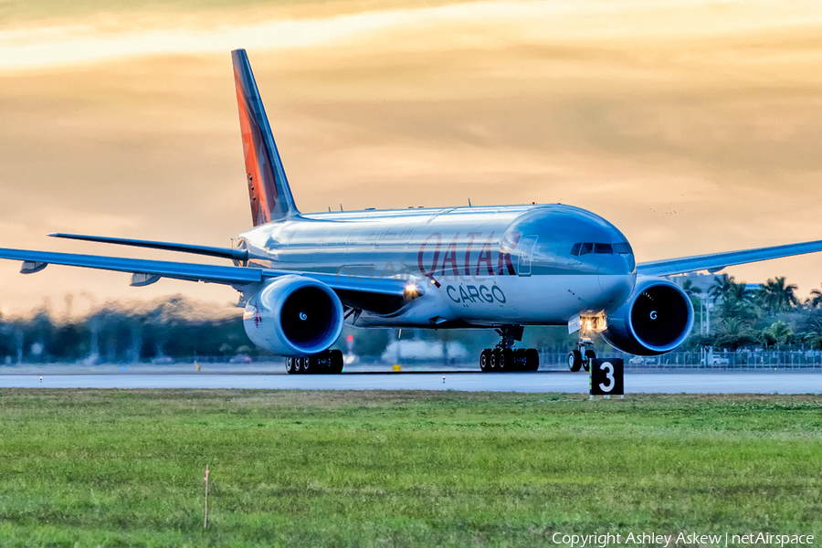 Qatar Airways Cargo Boeing 777-FDZ (A7-BFE) | Photo 299123