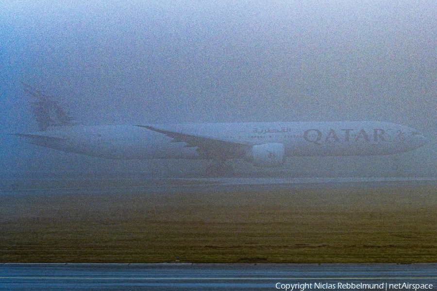 Qatar Airways Boeing 777-3ZG(ER) (A7-BOG) | Photo 668277