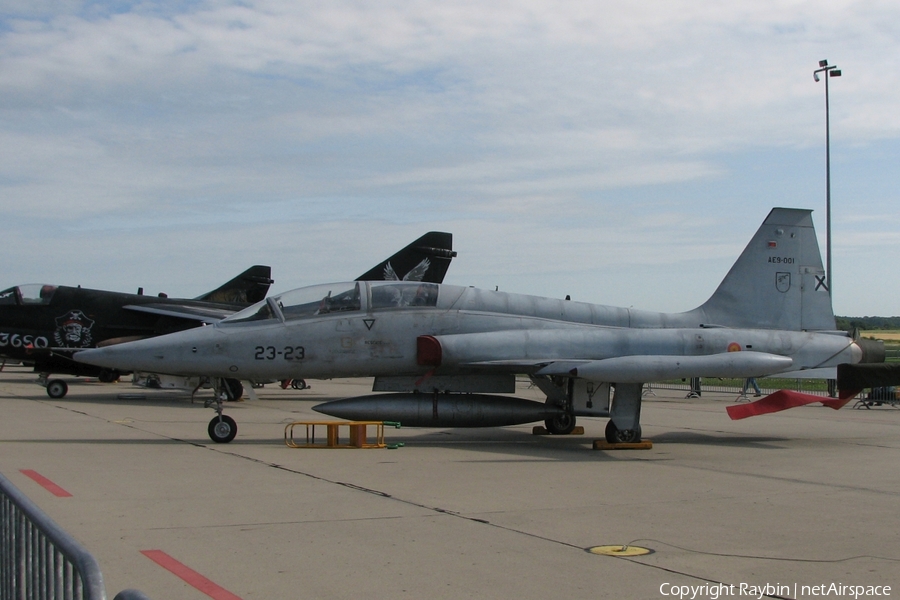 Spanish Air Force (Ejército del Aire) Northrop SF-5M Freedom Fighter (AE.9-001) | Photo 565494