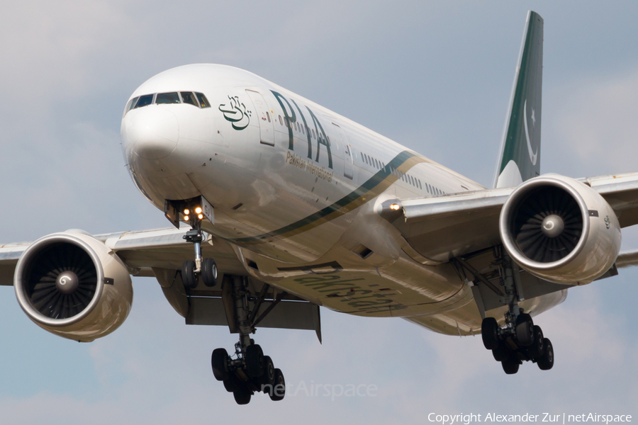 Pakistan International Airlines - PIA Boeing 777-240(ER) (AP-BGJ) | Photo 175358