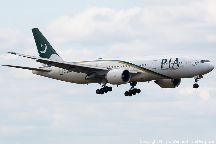 Pakistan International Airlines - PIA Boeing 777-240(ER) (AP-BGJ) | Photo 194121