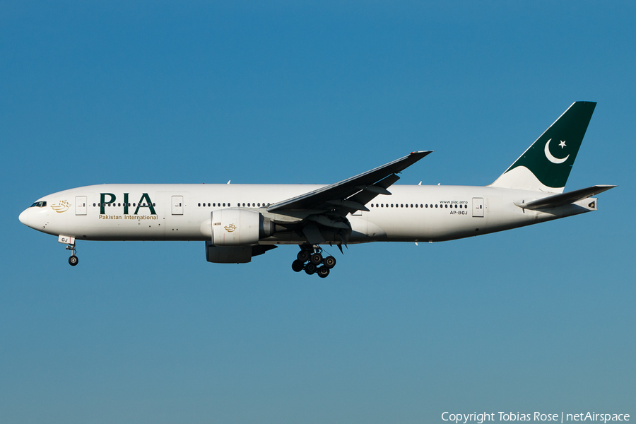 Pakistan International Airlines - PIA Boeing 777-240(ER) (AP-BGJ) | Photo 301865