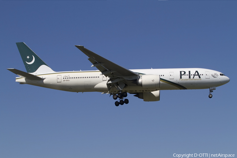 Pakistan International Airlines - PIA Boeing 777-240(ER) (AP-BGJ) | Photo 405664