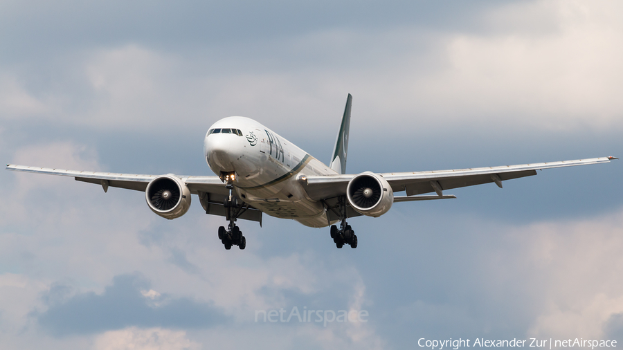 Pakistan International Airlines - PIA Boeing 777-240(ER) (AP-BGJ) | Photo 448418