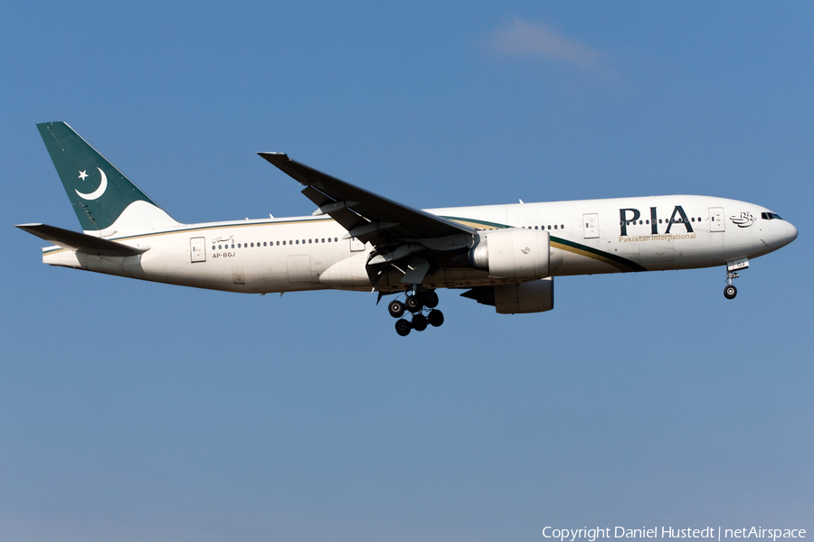 Pakistan International Airlines - PIA Boeing 777-240(ER) (AP-BGJ) | Photo 495975