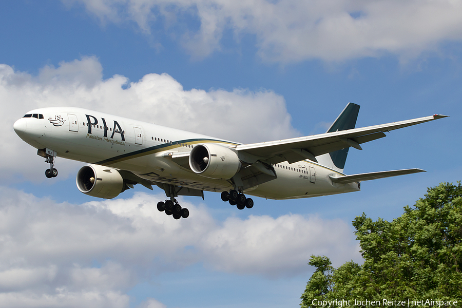 Pakistan International Airlines - PIA Boeing 777-240(ER) (AP-BGJ) | Photo 51461