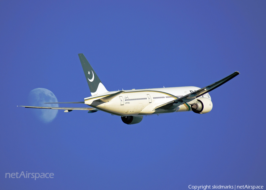 Pakistan International Airlines - PIA Boeing 777-240(ER) (AP-BGJ) | Photo 79370