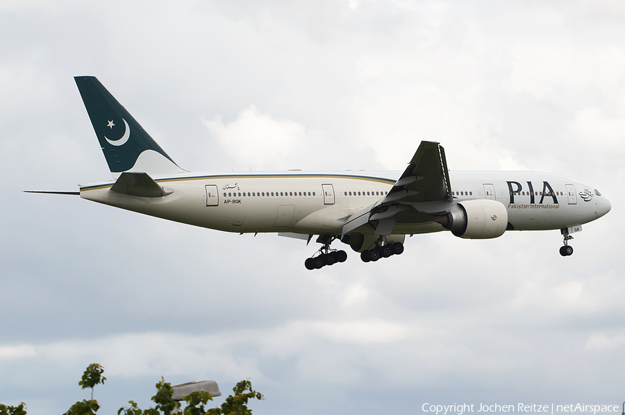 Pakistan International Airlines - PIA Boeing 777-240(ER) (AP-BGK) | Photo 52042