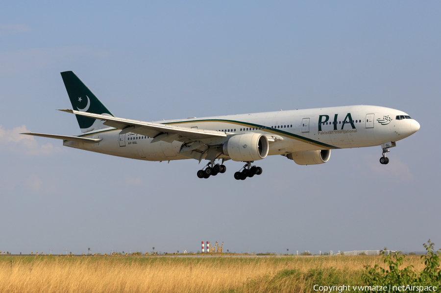 Pakistan International Airlines - PIA Boeing 777-240(ER) (AP-BGL) | Photo 301370