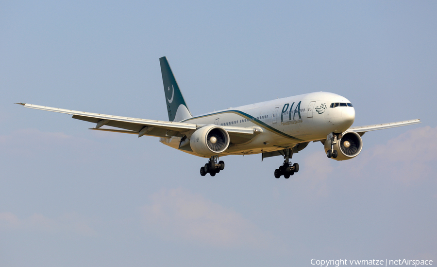 Pakistan International Airlines - PIA Boeing 777-240(ER) (AP-BGL) | Photo 423203