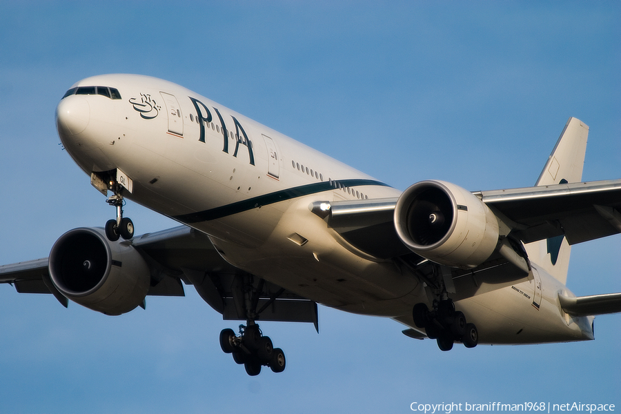Pakistan International Airlines - PIA Boeing 777-240(ER) (AP-BGL) | Photo 51400