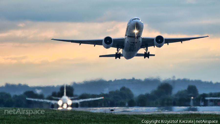 Pakistan International Airlines - PIA Boeing 777-240(ER) (AP-BGL) | Photo 36172