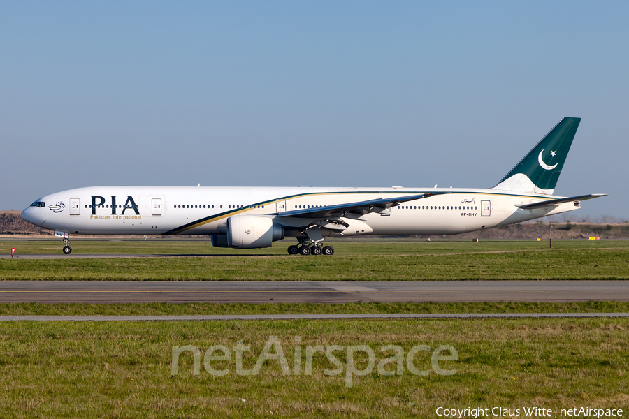 Pakistan International Airlines - PIA Boeing 777-340(ER) (AP-BHV) | Photo 307190