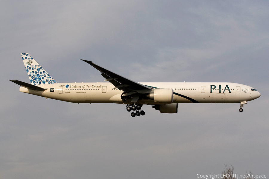 Pakistan International Airlines - PIA Boeing 777-340(ER) (AP-BHV) | Photo 271796