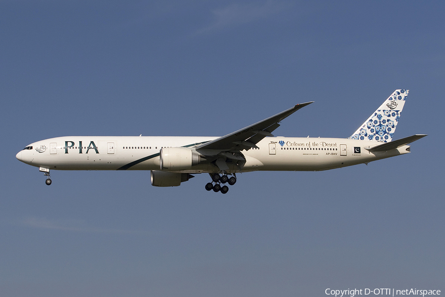 Pakistan International Airlines - PIA Boeing 777-340(ER) (AP-BHV) | Photo 278417