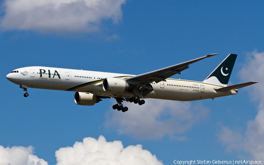 Pakistan International Airlines - PIA Boeing 777-340(ER) (AP-BHV) | Photo 304
