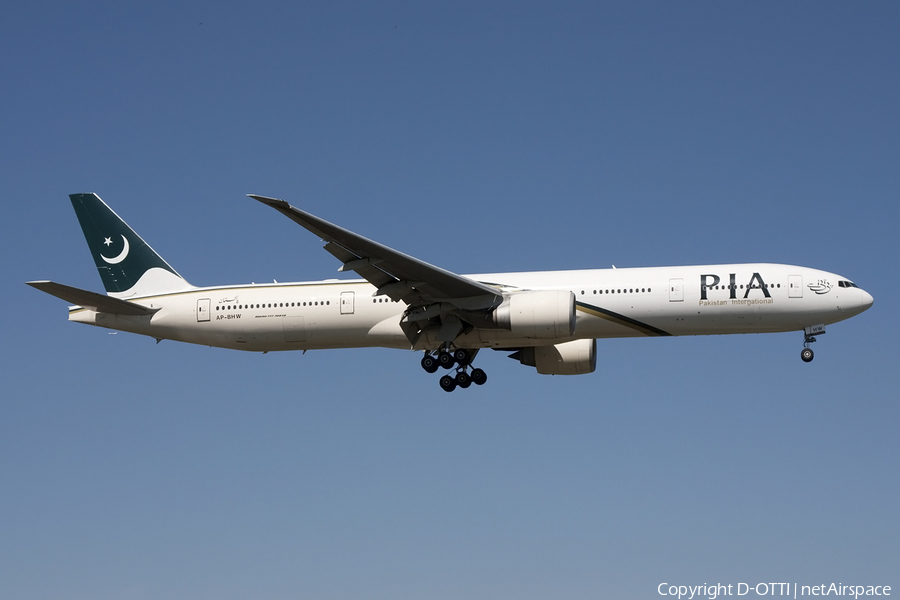 Pakistan International Airlines - PIA Boeing 777-340(ER) (AP-BHW) | Photo 405649