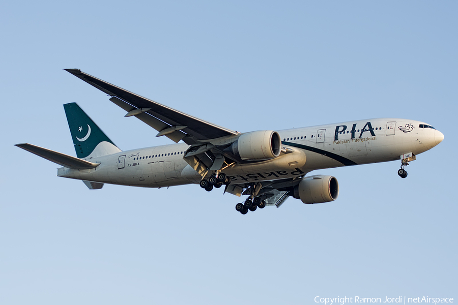 Pakistan International Airlines - PIA Boeing 777-240(ER) (AP-BHX) | Photo 151746