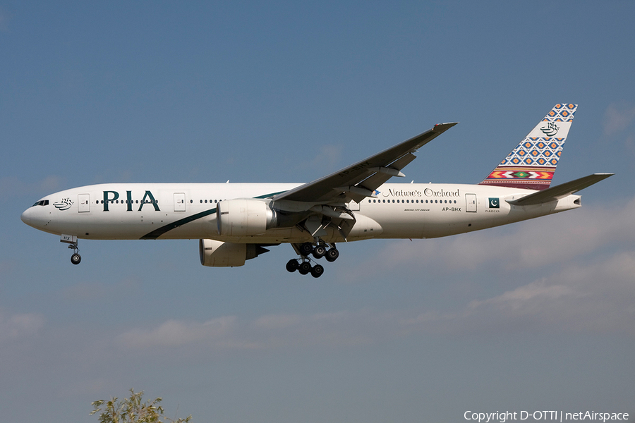 Pakistan International Airlines - PIA Boeing 777-240(ER) (AP-BHX) | Photo 366306