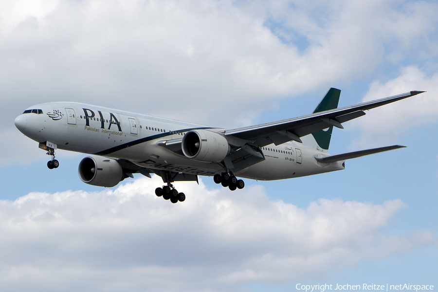 Pakistan International Airlines - PIA Boeing 777-240(ER) (AP-BHX) | Photo 112582
