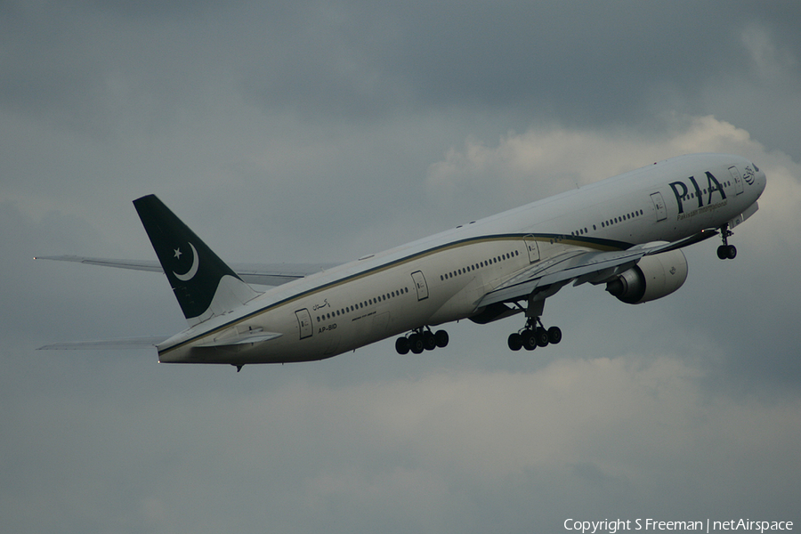 Pakistan International Airlines - PIA Boeing 777-340(ER) (AP-BID) | Photo 48002